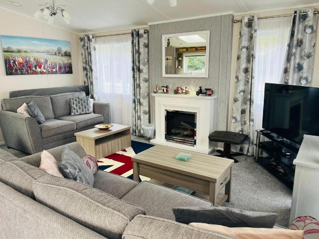 Ashworth Lodge With Hot Tub Barmby on the Moor Oda fotoğraf