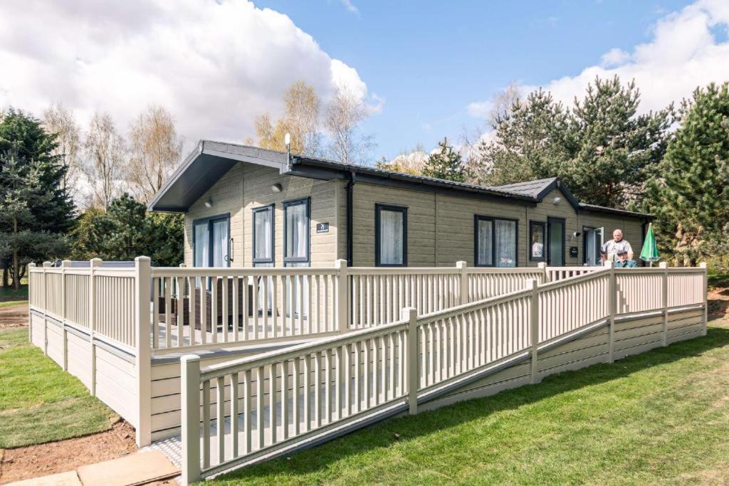 Ashworth Lodge With Hot Tub Barmby on the Moor Oda fotoğraf